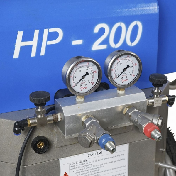Máy phun foam cách nhiệt Polyurethane và Polyurea chống thấm HP-200